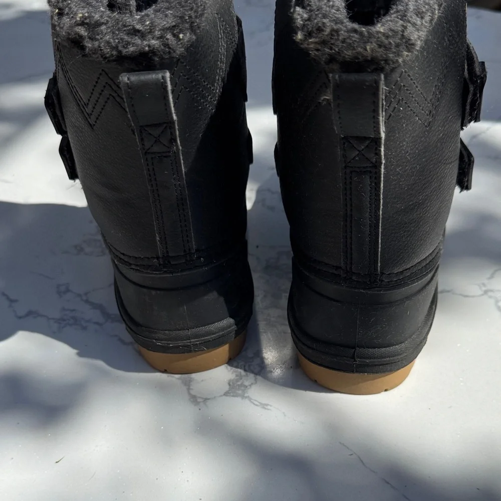 Cat & Jack Black Kids Winter Boots with Tan Contrast Sole